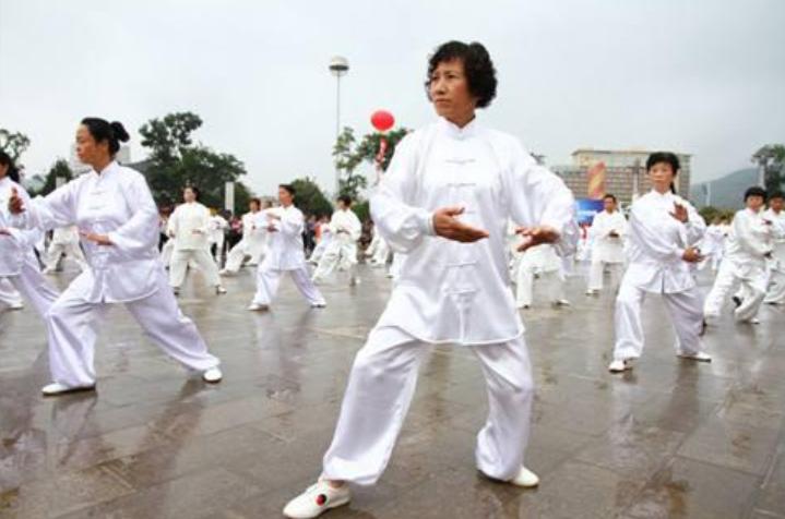 太极拳起势的三个“隐形”坎，硬过才能登堂入室！





           