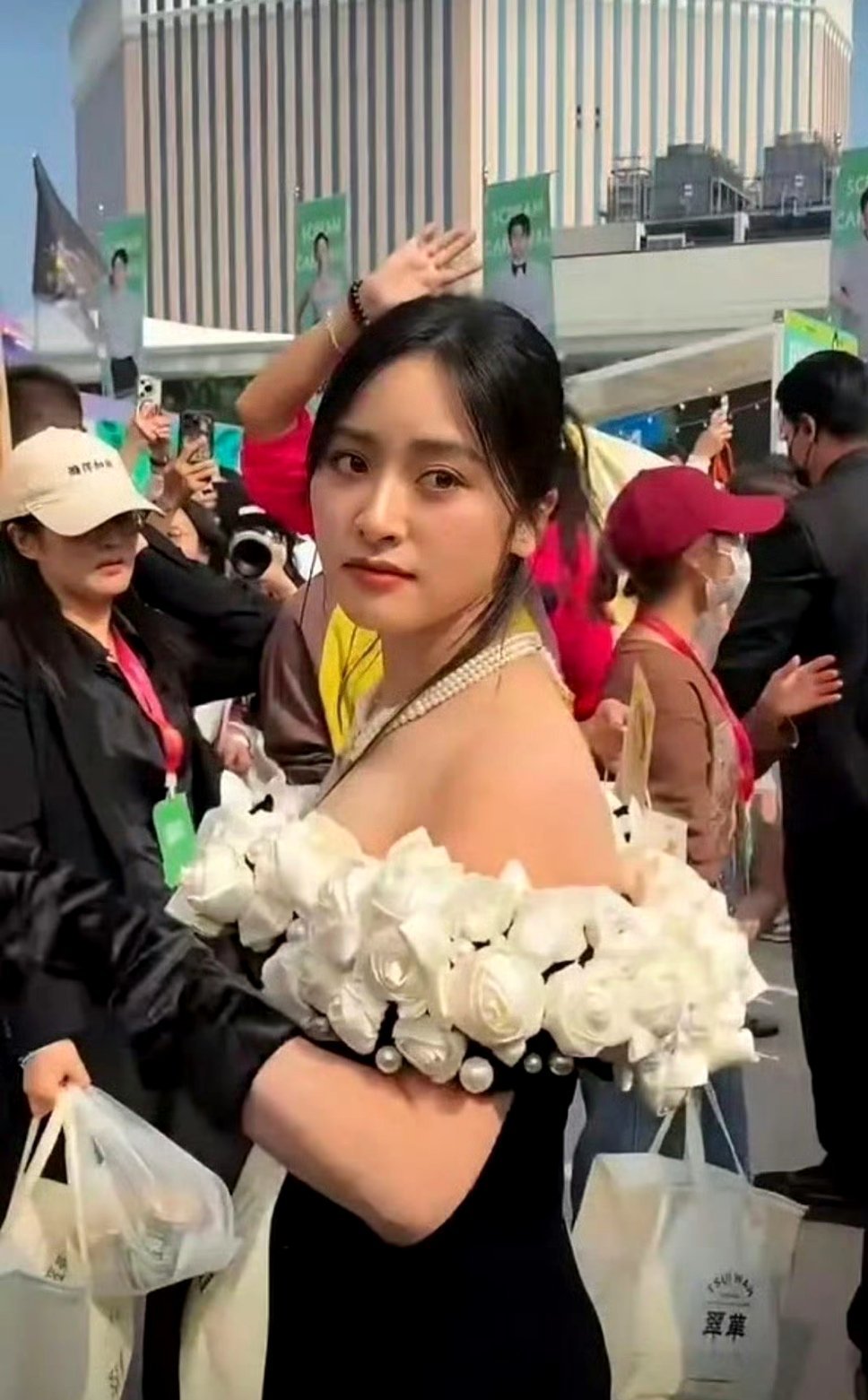 路人视角的沈月