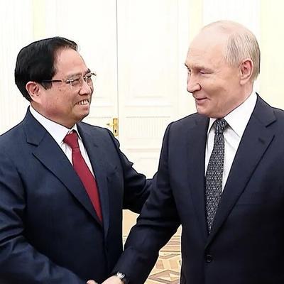 越南总理卸任前急访俄罗斯，普京亲自接见，背后藏着越南政坛秘密

最近不少人刷到越