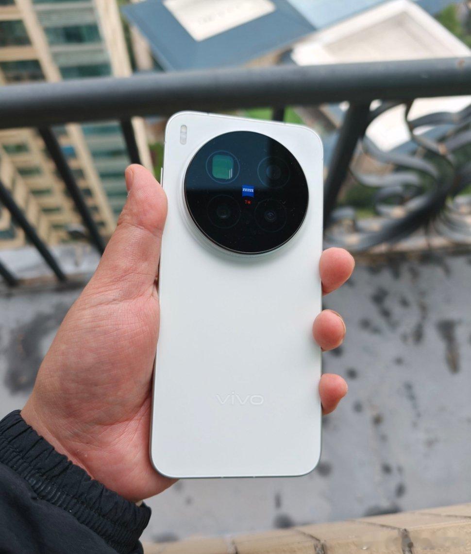 今年发布的三款旗舰Vivo，OPPO，小米，大家会选哪个？ ​​​
