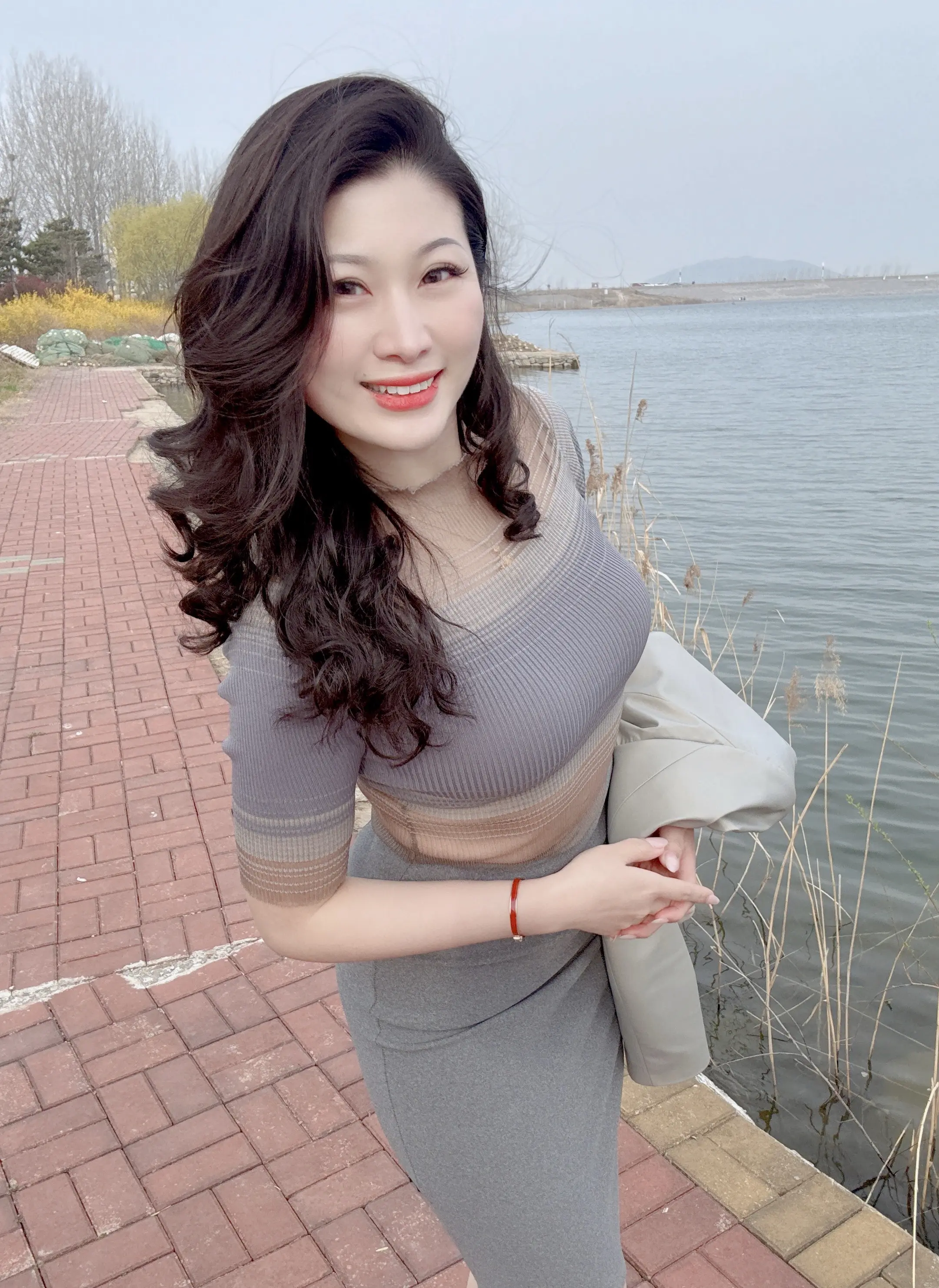 生活就是这样，可能不会让人处处满意。可是我们还是要热情的活下去。无论今...