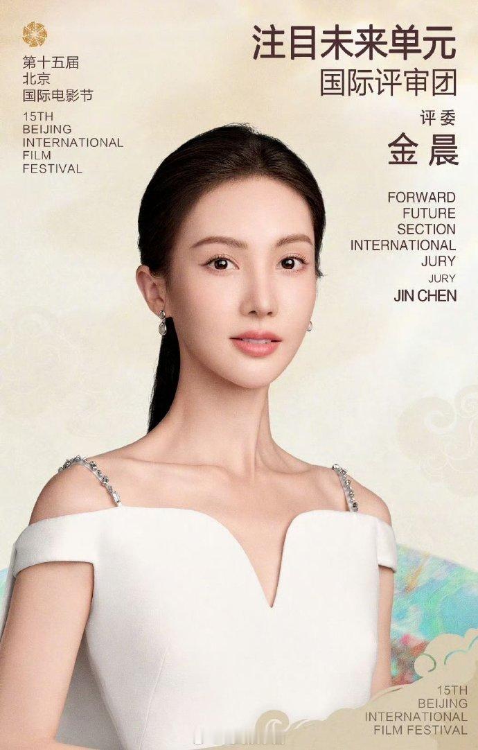 金晨近一年解锁了六个新身份 金晨就像一颗永不落幕的小太阳，一年解锁六个新身份，每