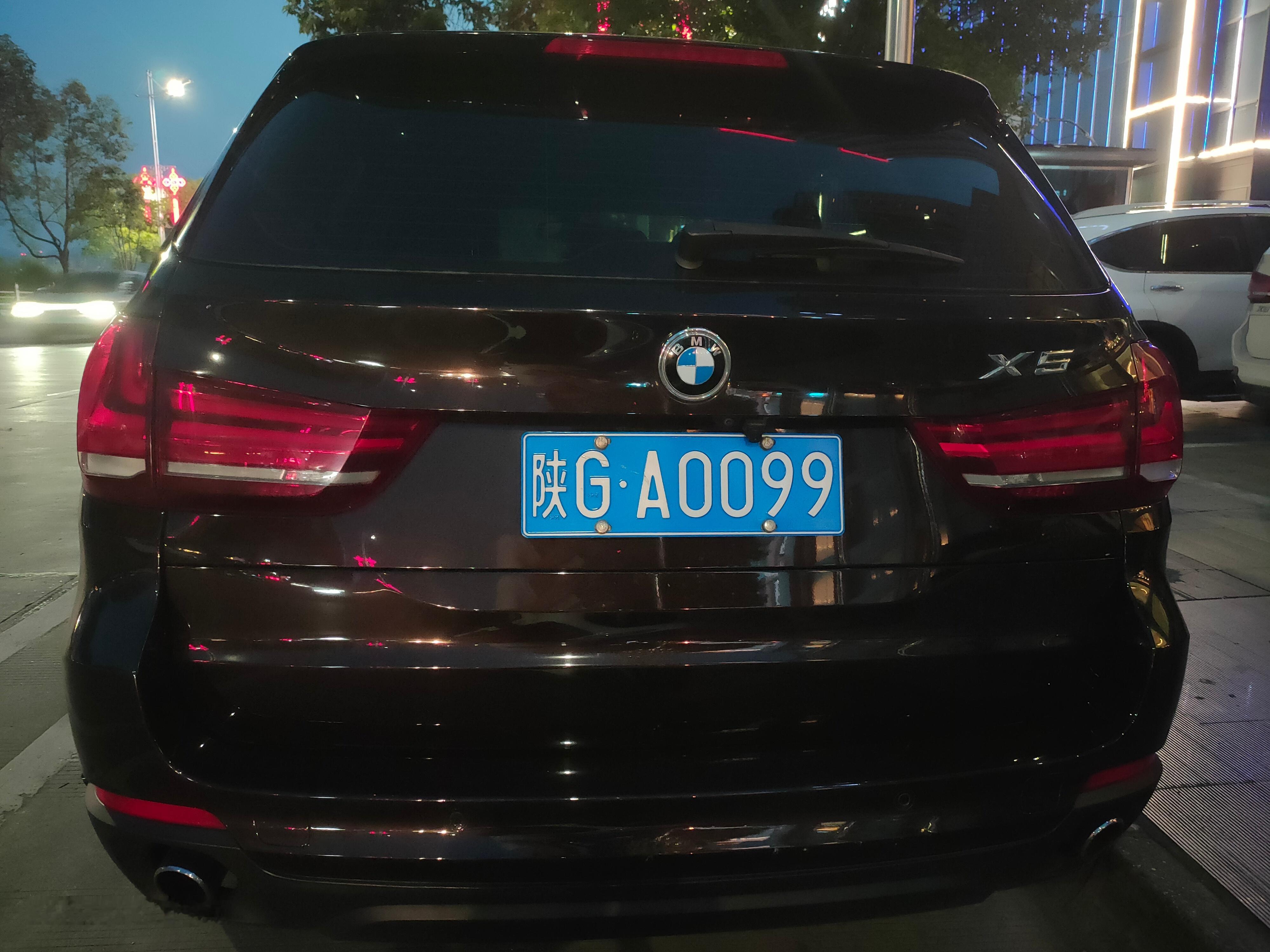 全球车牌 陕GA0099宝马X5 安康·明江国际酒店