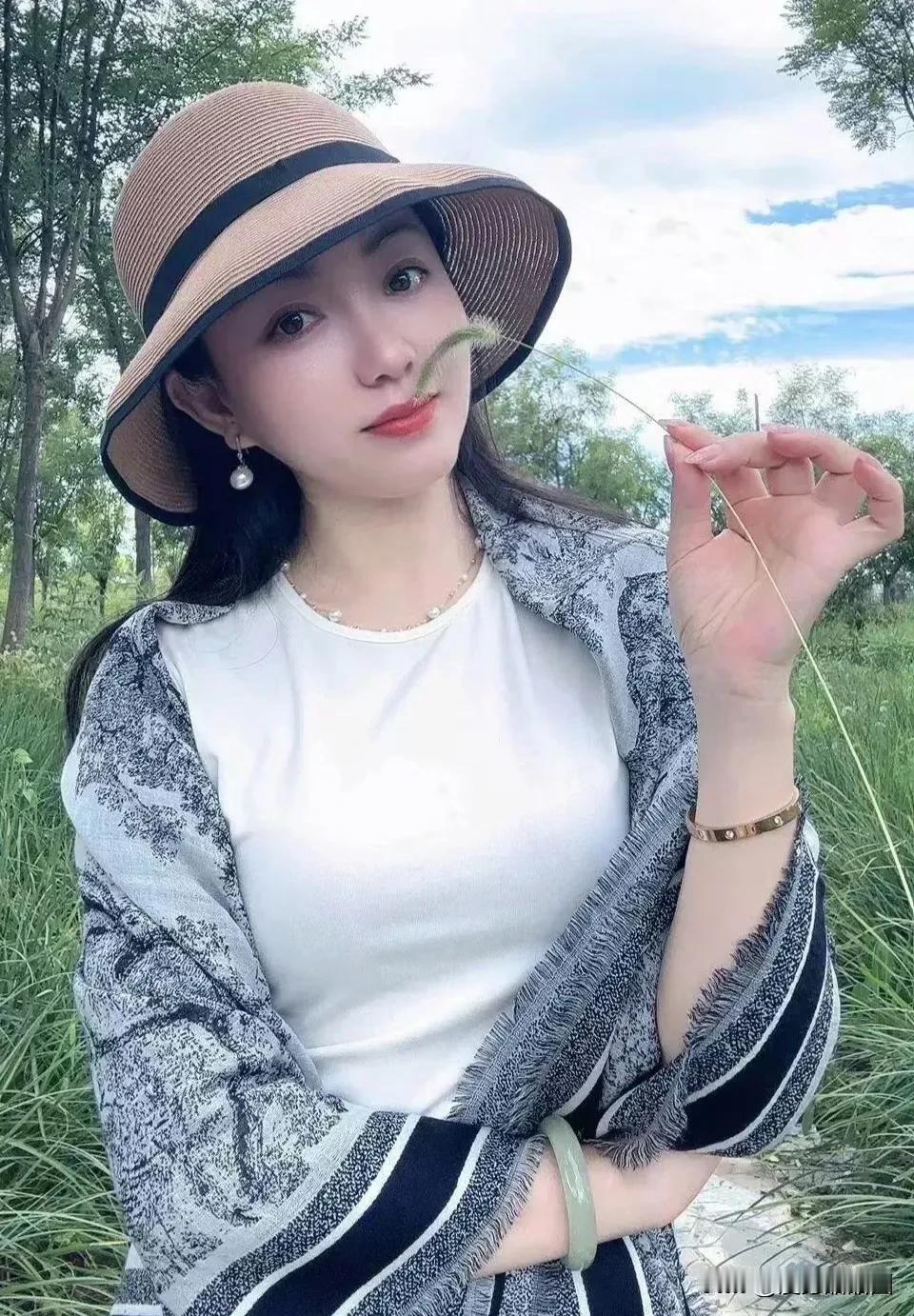 有认识这种草的吗？你们那都叫什么名字呢？#你知道这种草吗# #看看这种草# #这