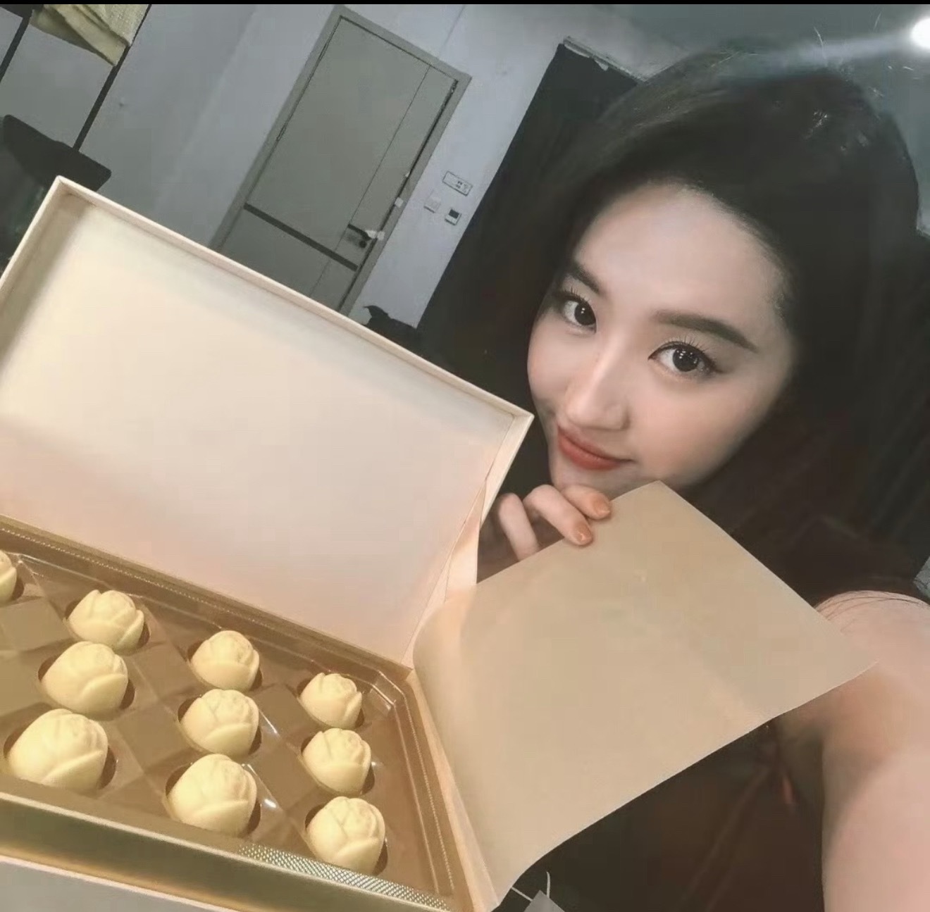 一些女明星和月饼🥮营业… 