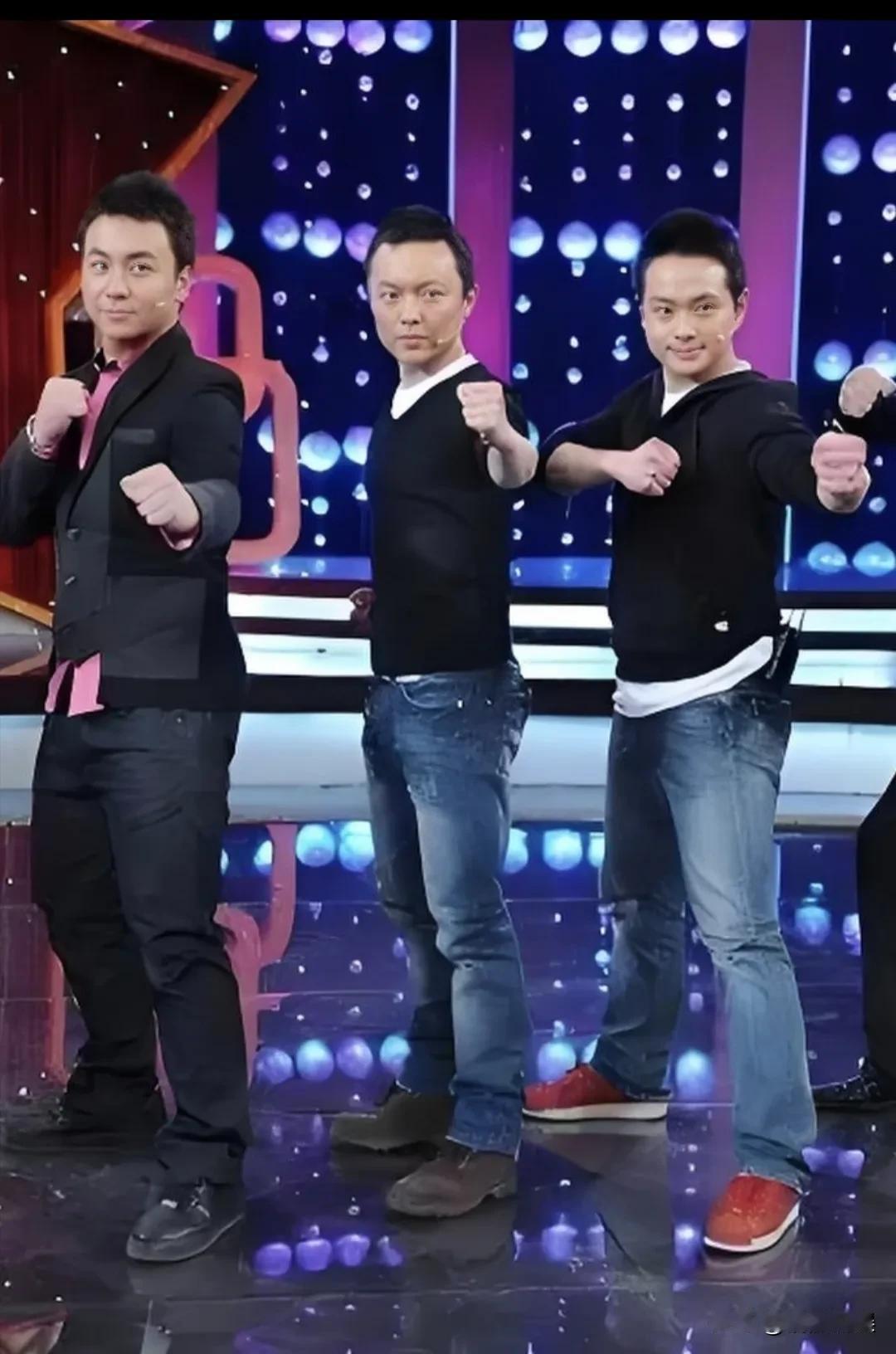 三大功夫明星同框，
曹骏1米75，谢苗1米68，释小龙，1米74。看照片，释小龙