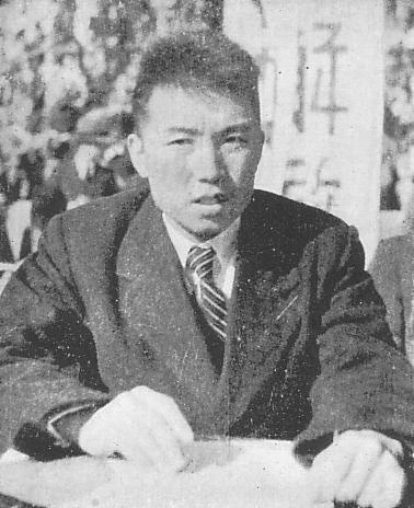 东北抗联战士金成柱，如何成为朝鲜国家元首金日成的？Claude对此解答：这个过程