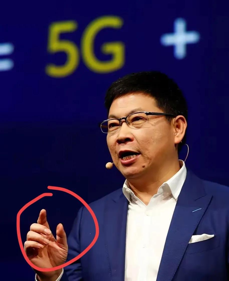 最近，余承东在央视采访中抛下一枚重磅炸弹：“所有搭载985、990芯片的手机用户