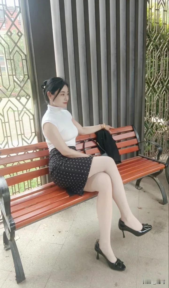 女人什么时候最迷人有魅力岁月的沉淀，多了一些安稳[灵光一闪][灵光一闪][灵光一