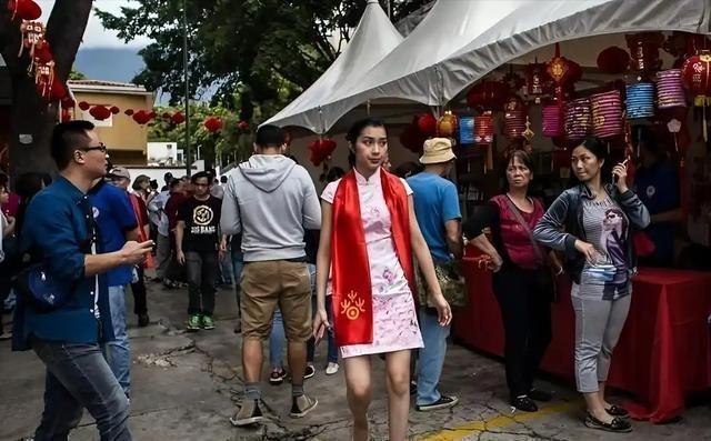 委内瑞拉生活着约20万中国人。但最令人震撼、也最值得细想的是，这20万人当中，约