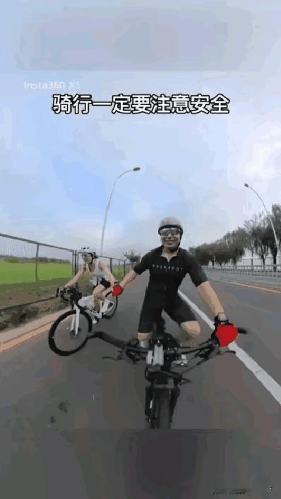 这就是秀恩爱的下场～[流泪]