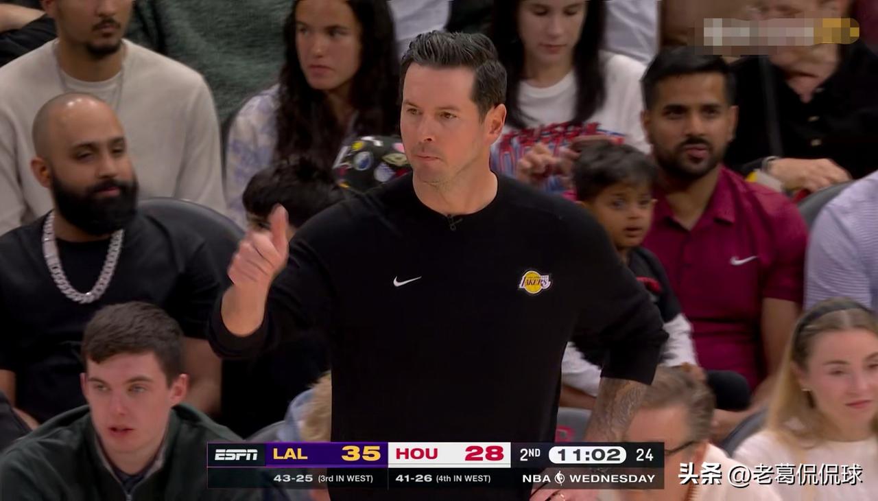 湖人传奇名宿“魔术师”约翰逊真是太懂事了！在今天湖人客场以124：116战胜火箭