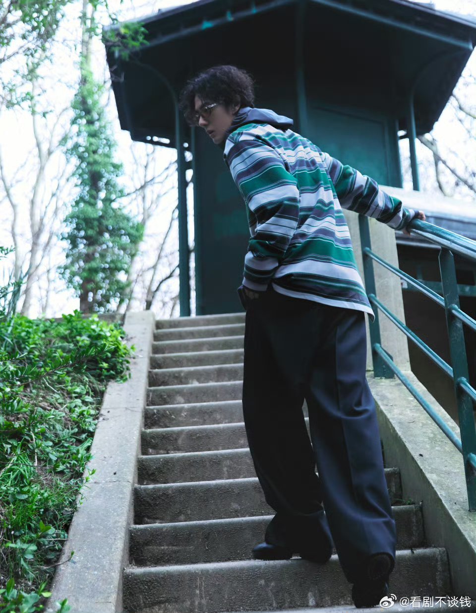 王一博的顶级时尚待遇，时尚圈的人更懂王一博！顶流是这样的王一博 巴黎也有回南天 