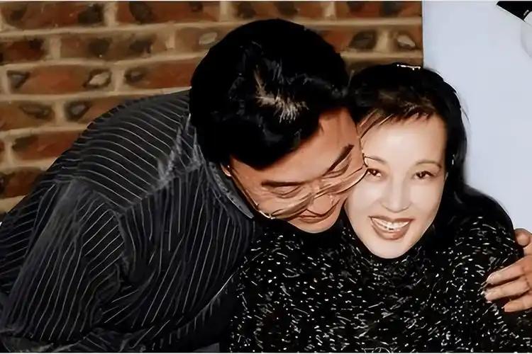 8月4日，古柯和刘晓庆要在北京朝阳法院做庭前调解了。

36岁的古柯，跟74岁的