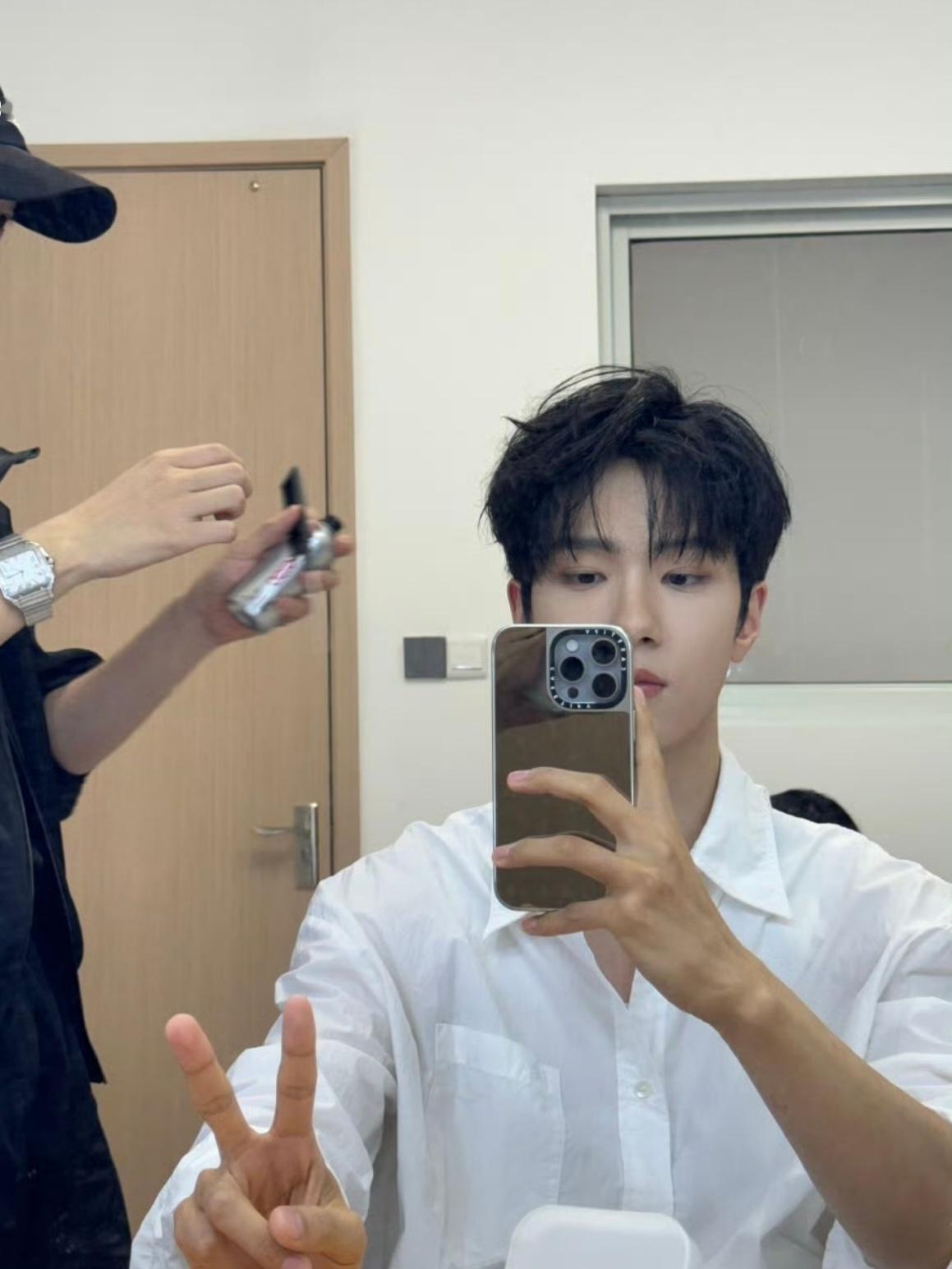 余承恩 yce余承恩天书黎明 yce余承恩顾天 “荒芜的平原开满玫瑰，你来时花已