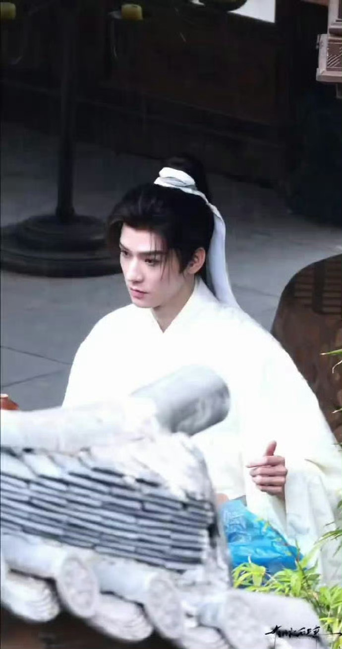 龚俊白衣小凤龚俊白衣小凤谁被龚俊白衣陆小凤狠狠美晕了！一身白衣古装清逸出尘，风神