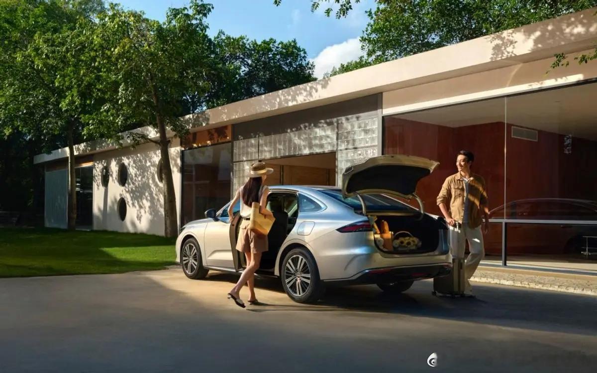 7nm芯片+14.6寸2K屏+AI语音，星耀6座舱比手机还聪明！说“冷”自动调温