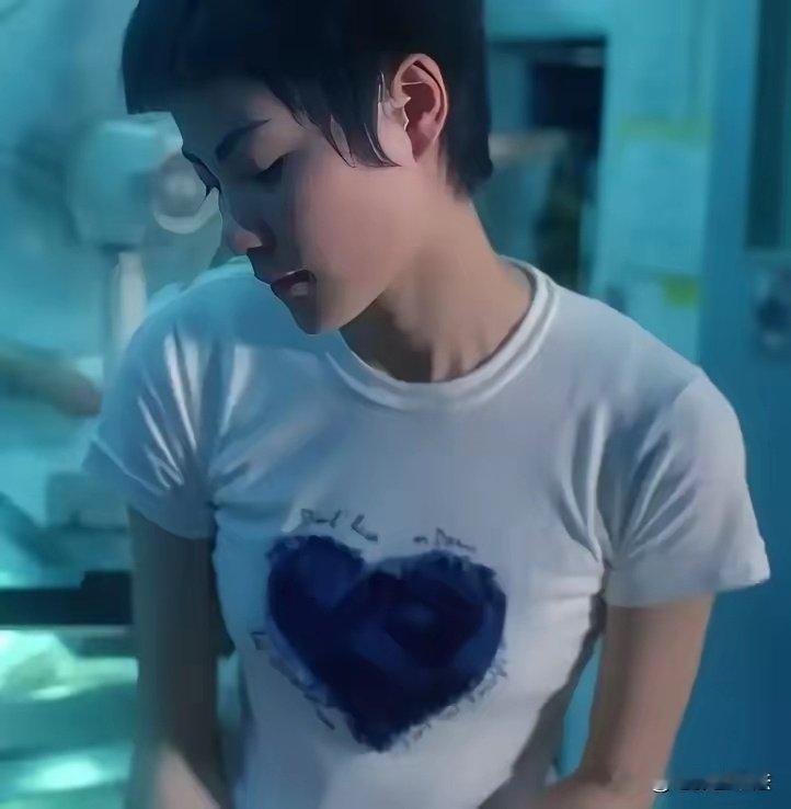 能治王家卫的就只有王菲了。​刘嘉玲说每个演员，不管再大牌，拍王家卫的戏都逃不掉同