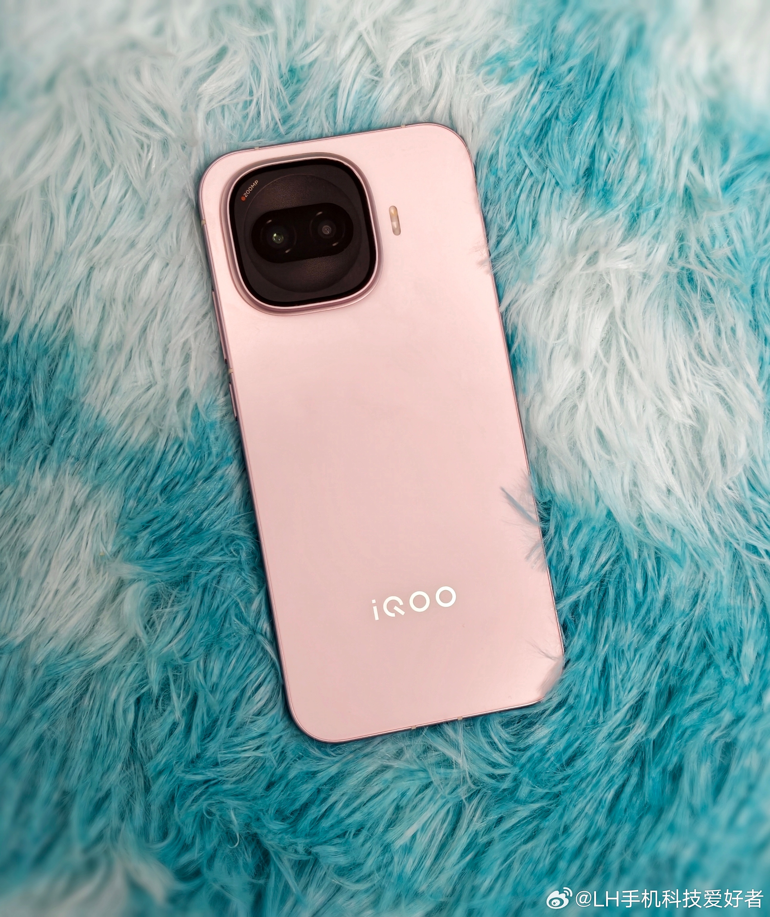 最近这几天一直在用iQOO Z11 Turbo，6.58英寸的尺寸很不错，屏幕大