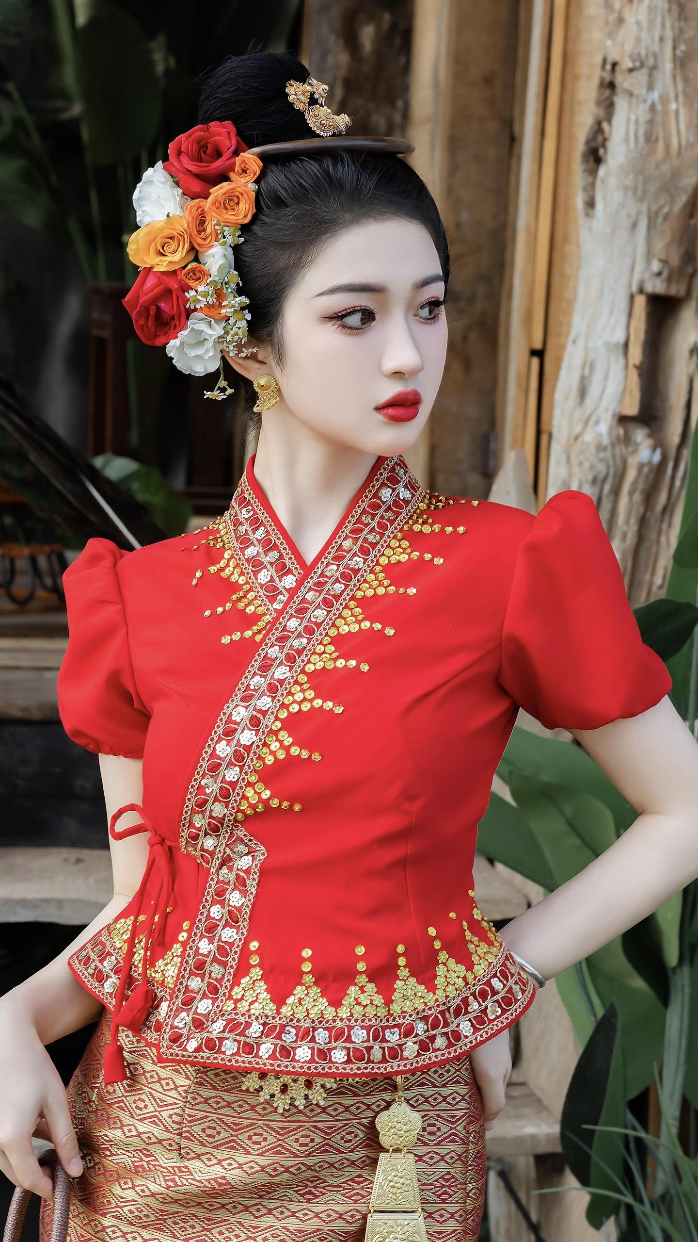 “有趣的灵魂，百里挑衣。”