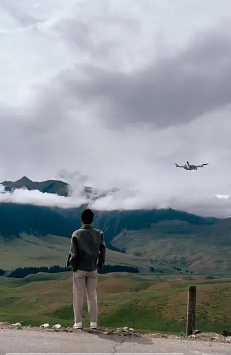 一次，余华暗搓搓地打趣俞敏洪：