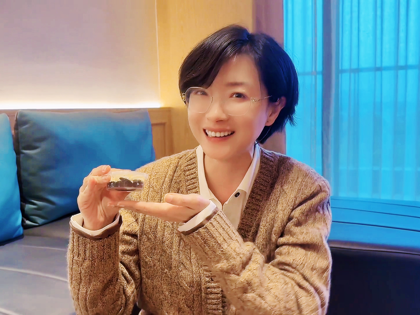 万茜 ｜万茜的幕间漫游记 ｜万茜icy 你抬手落笔，于文字里生成有温度的记忆