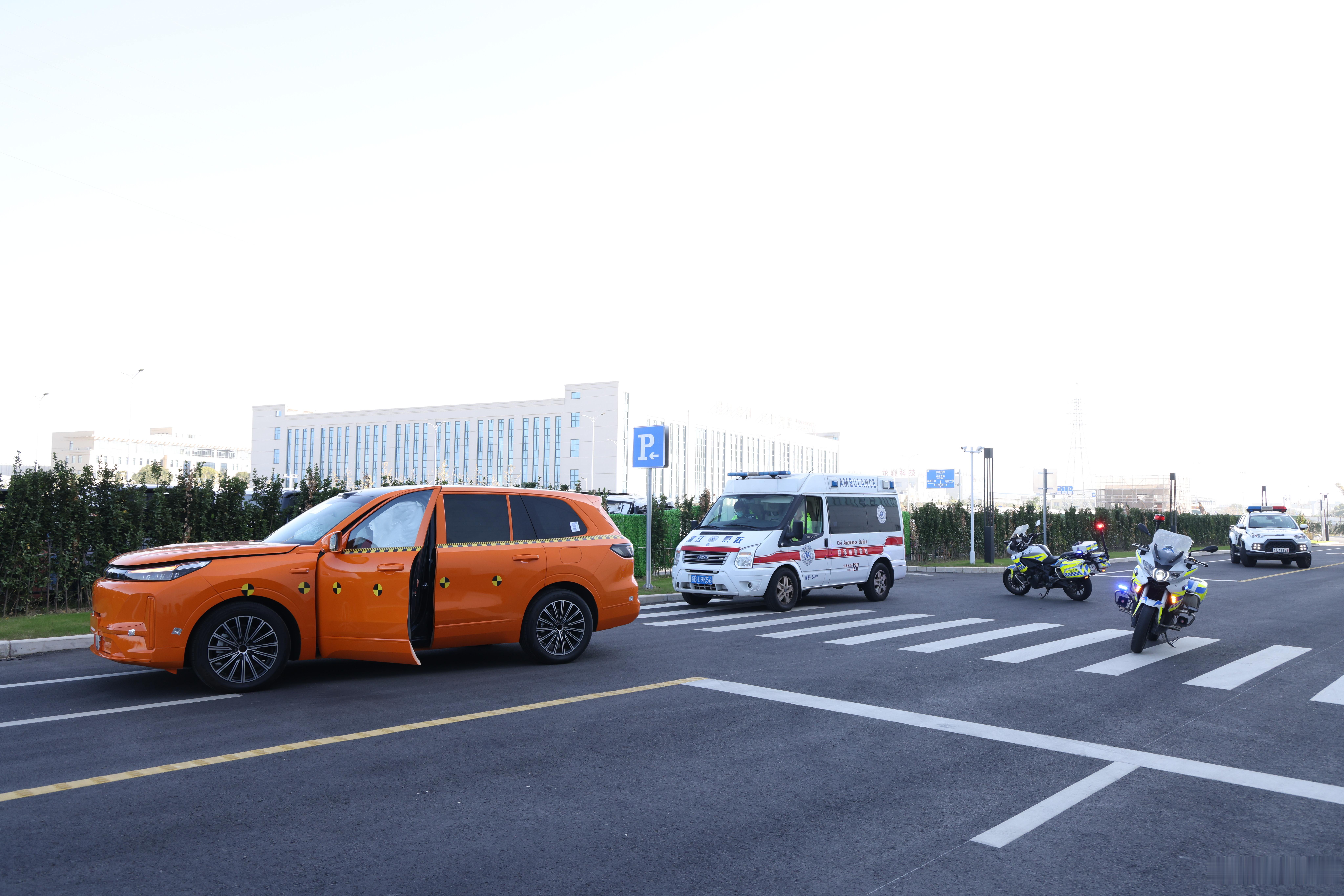 行业首家！吉利成功开展车警医联动救援技术试验11月26日，吉利汽车成功完成行业首