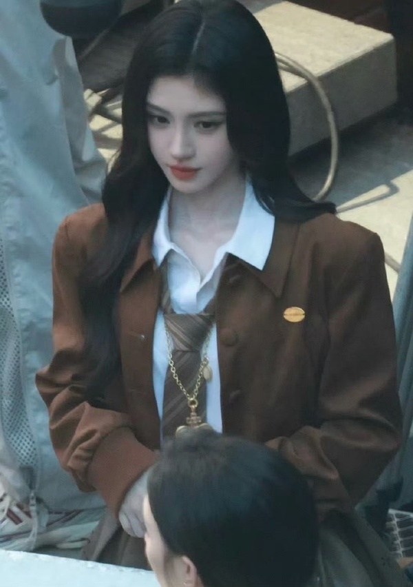 路人镜头下的🍊路人镜头下的鞠婧祎 生图状态好好 太美了吧 ​​​