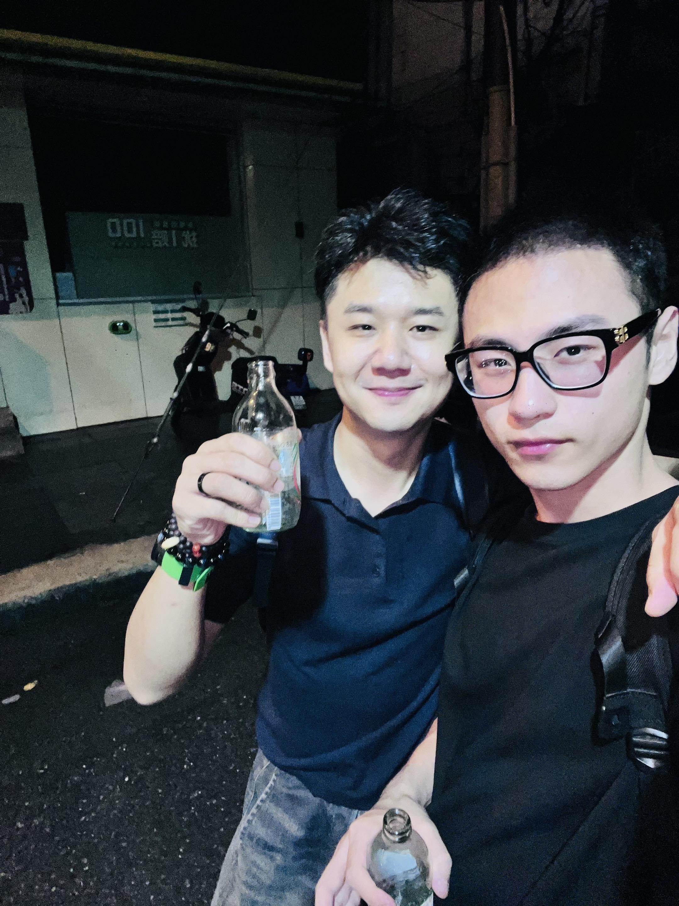 我们好像没有明天了。但没关系 我们还有以前