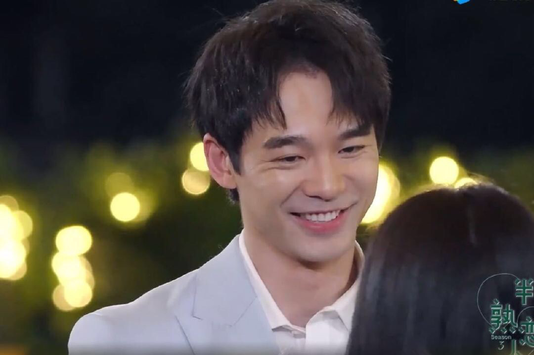 #恋综史上最激烈的深吻#哇哦，半熟恋人也太给力了吧，这个最激烈的深吻真的是让人看