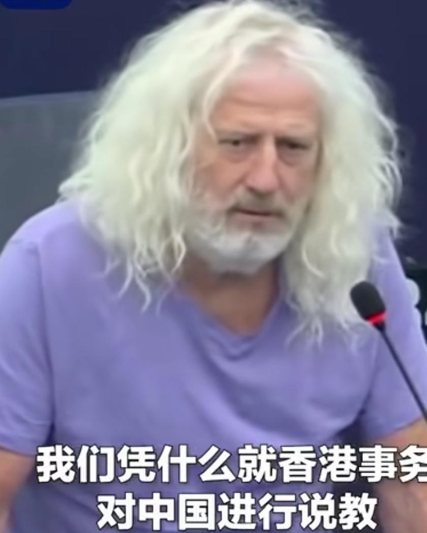 长得很抽象，脑子很清醒，讲得很具体，警示很普世。为欧洲议会议员华莱士点赞！
欧洲