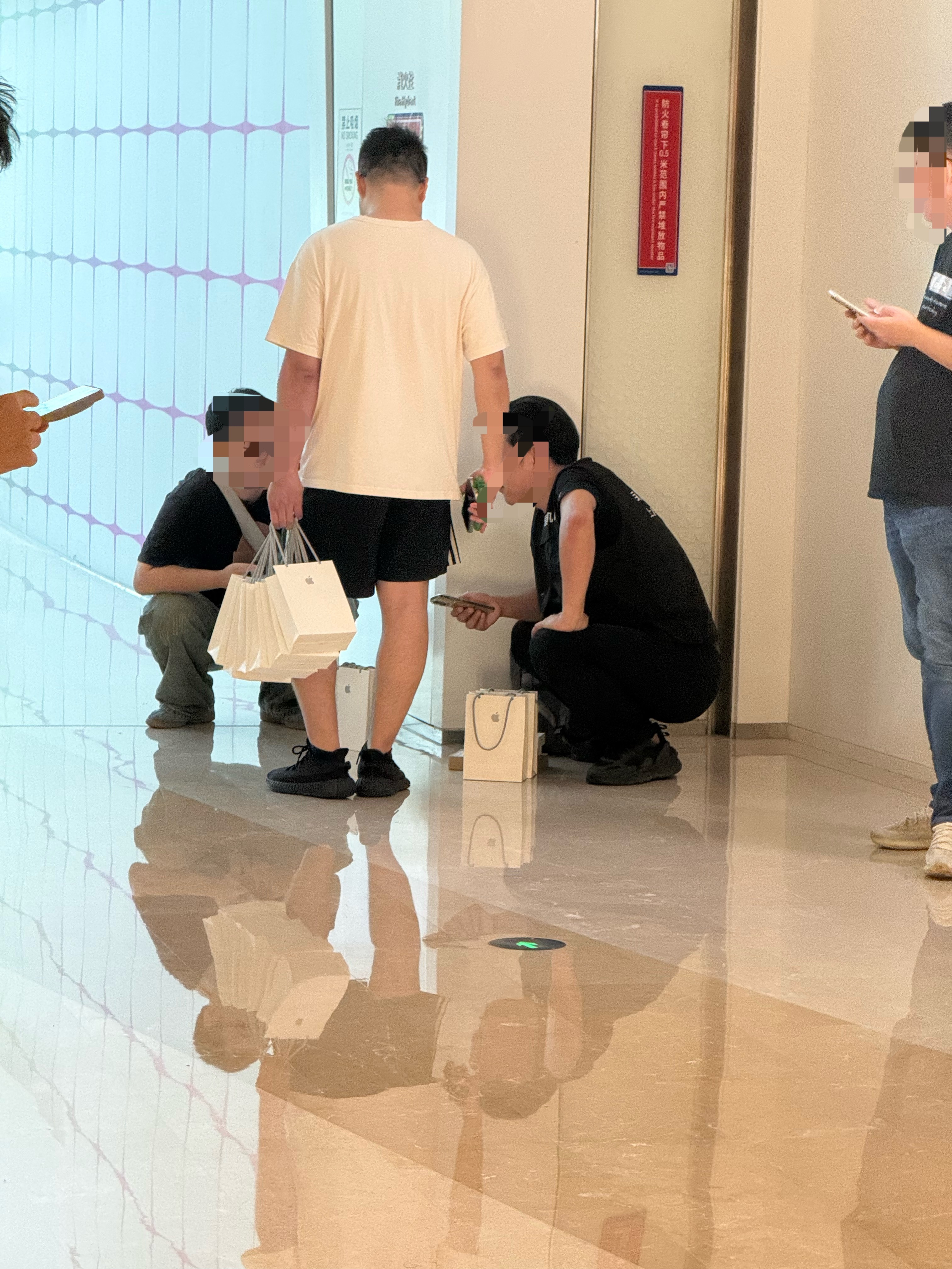 iPhone17Pro被黄牛拒收 今天早上我过去问我说我的是iPhone 17 
