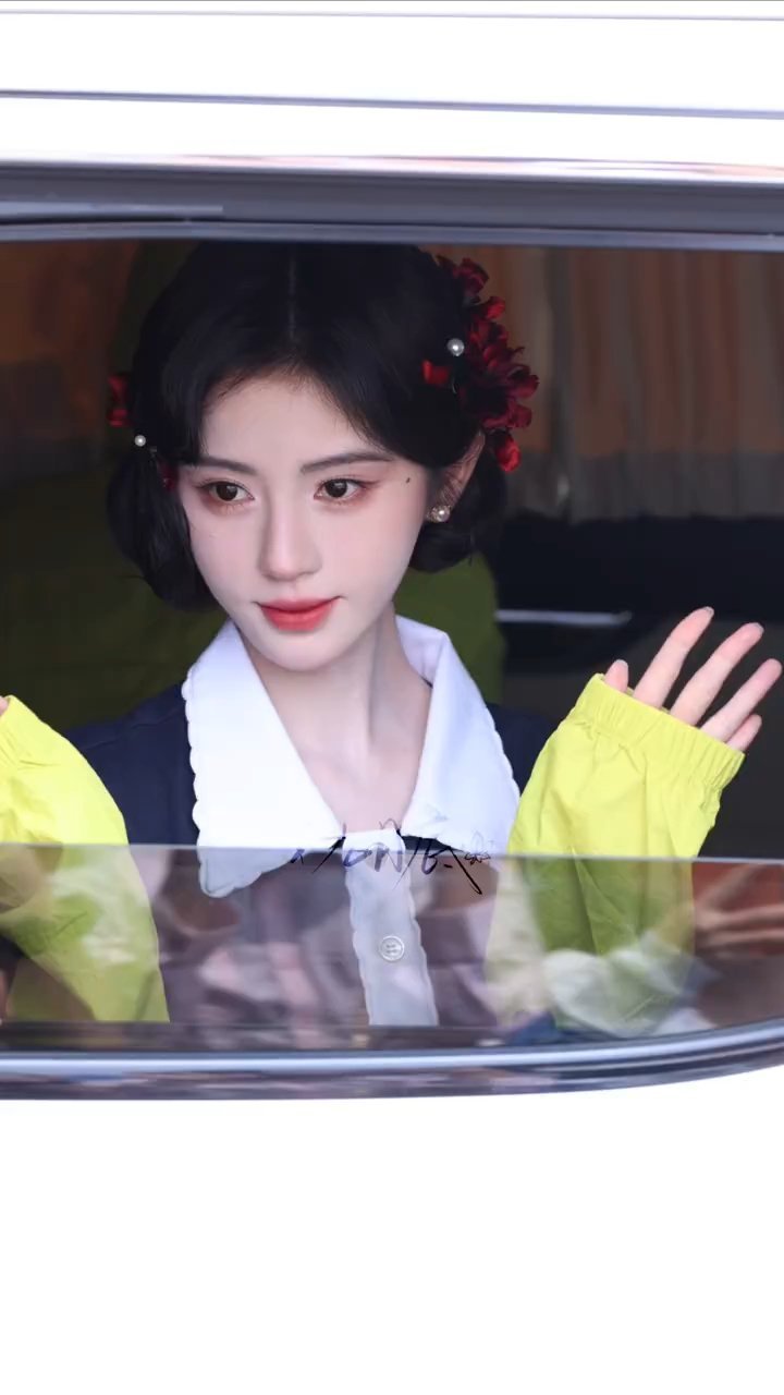 鞠婧祎《万花世界》第一套妆造美美来袭🥰有这么有韵味的民国苏绿夏进入我的眼睛，记
