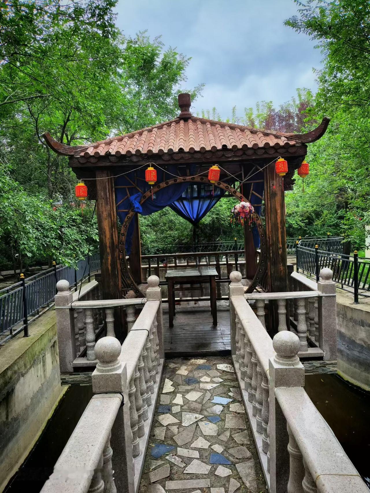 夏日生活打卡季 夏日生活，简直就是一场小确幸的盛宴！不用去远方，一杯冰饮、一块西
