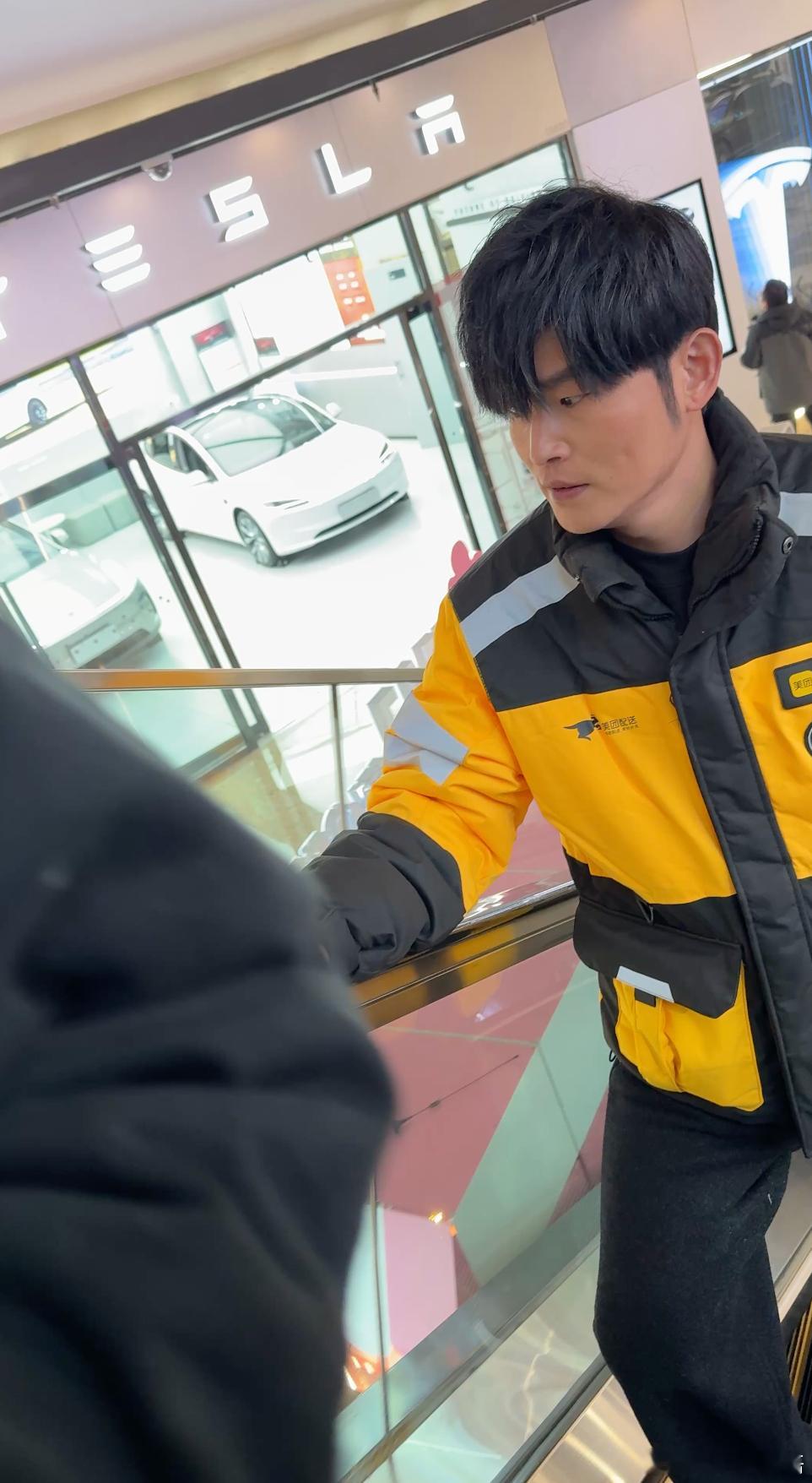 美团外卖到底请了几个杰伦 全网在线数杰伦！模仿者天团集体营业，应援排面直接拉到天