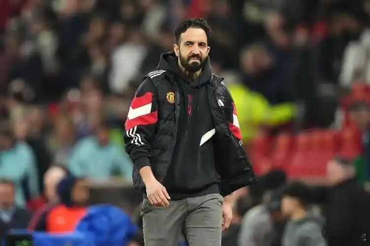 曼联官宣阿莫林下课，就当快刀斩乱麻了，只是这一刀不便宜，还要承担阿莫林剩余合同的