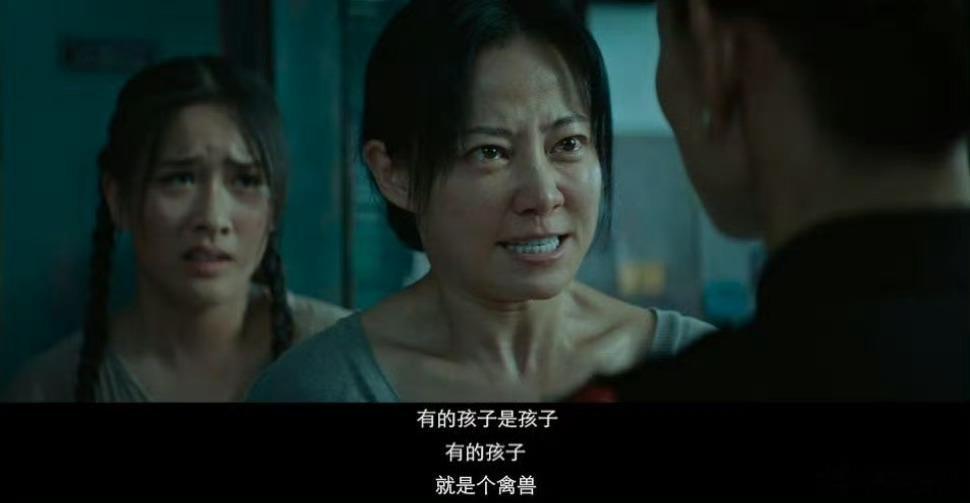 校园暴力、未成年人霸凌这种事一直以来层出不穷，还是因为惩罚不够。社会和法律对此类