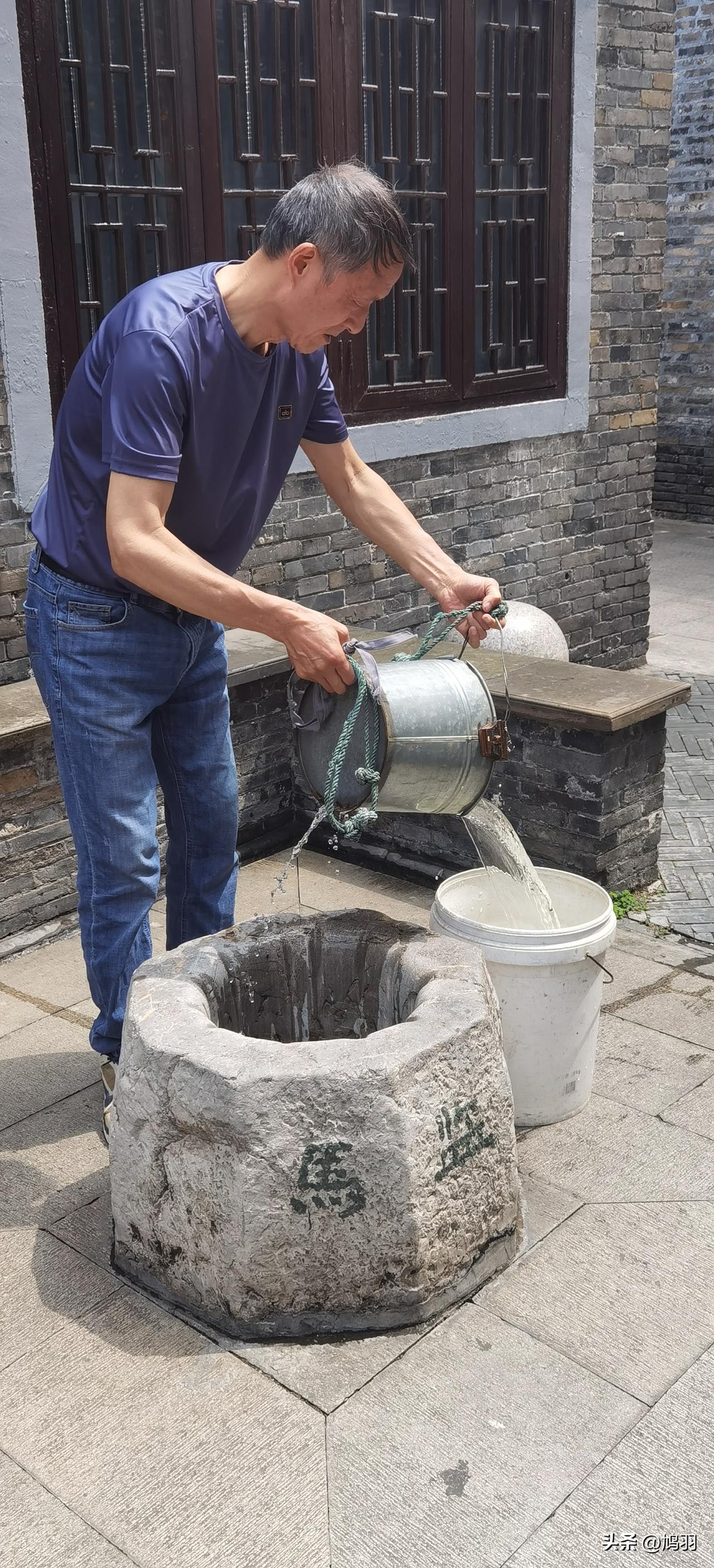 漫步扬州的大街小巷，总能有意外收获。就像马监巷，这可是东关街上藏着许多马故事的千