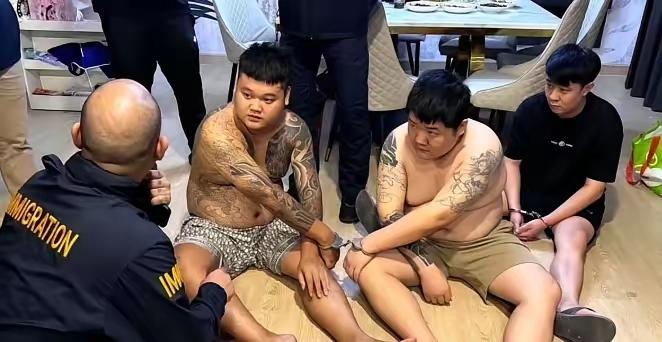 “真是越想越后怕！”泰国特警破门冲进一栋别墅时，先听见的是铁链擦地的刺耳声。屋里