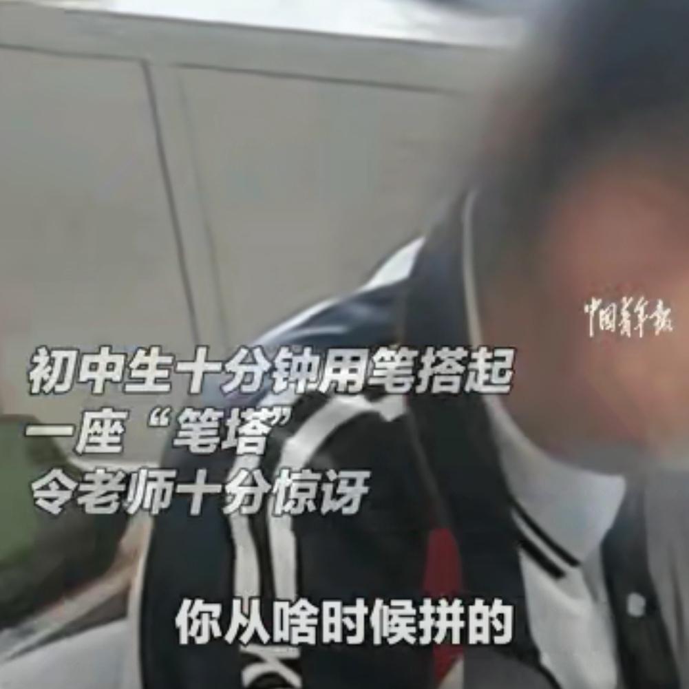 云南昆明，一个初中女生，干了件让老师十分惊讶的事情！
她不是在课堂上睡觉，也不是