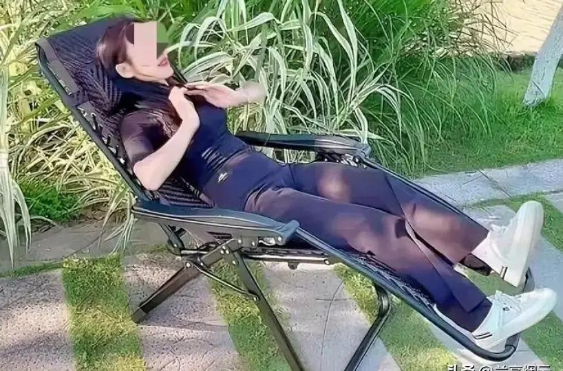 太炸裂！广西，一女子穿轻薄睡衣，躺在门口乘凉，一46岁男子路过，见女子长得漂亮，