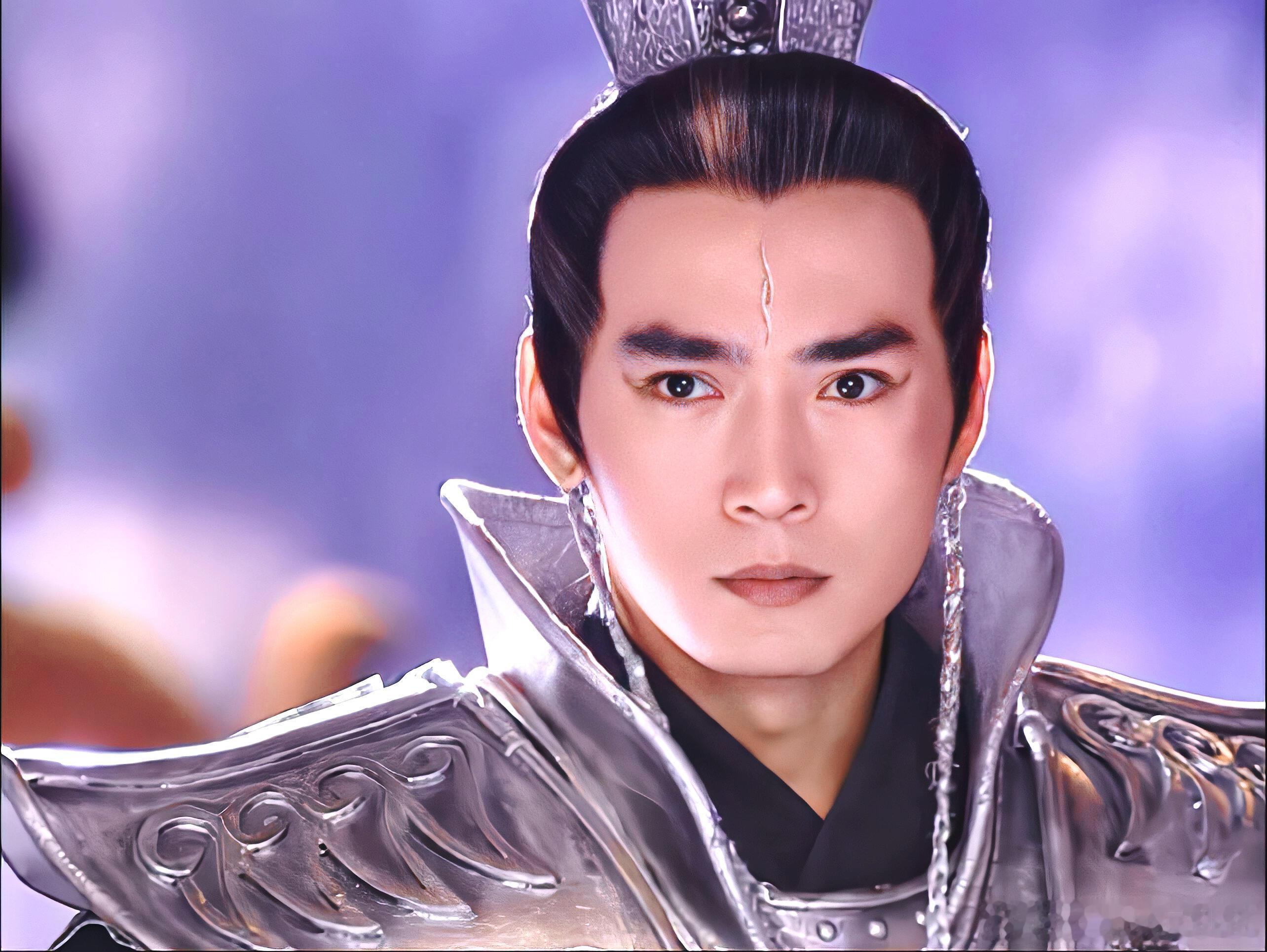 在《宝莲灯》里饰演杨戬的焦恩俊，好多人对杨戬帅脸印象就来自于他