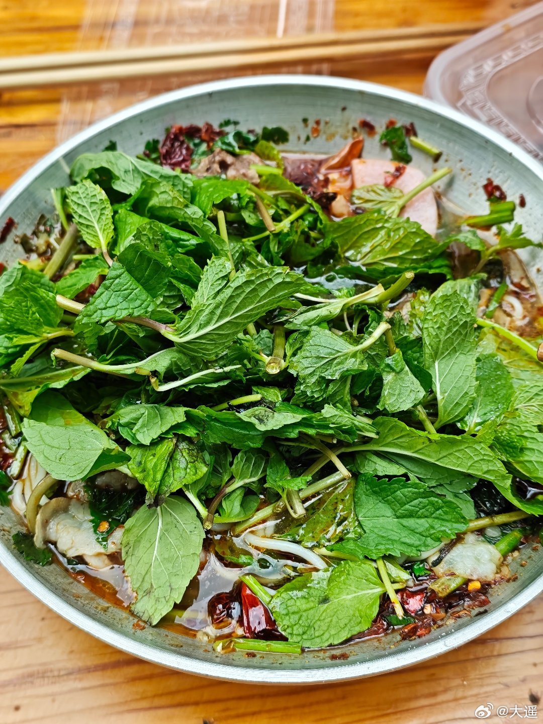 早啊，清晨来碗铺满薄荷的羊肉粉  ​​​