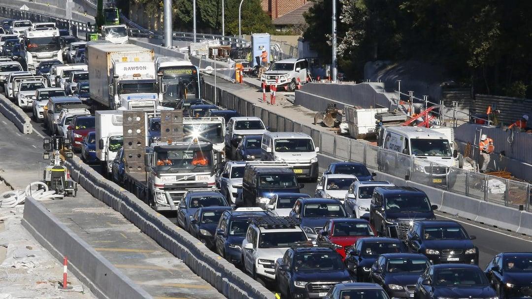 澳大利亚能源部长呼吁居家办公应对燃料危机，但普通上班族说了不算——决定权在公司手