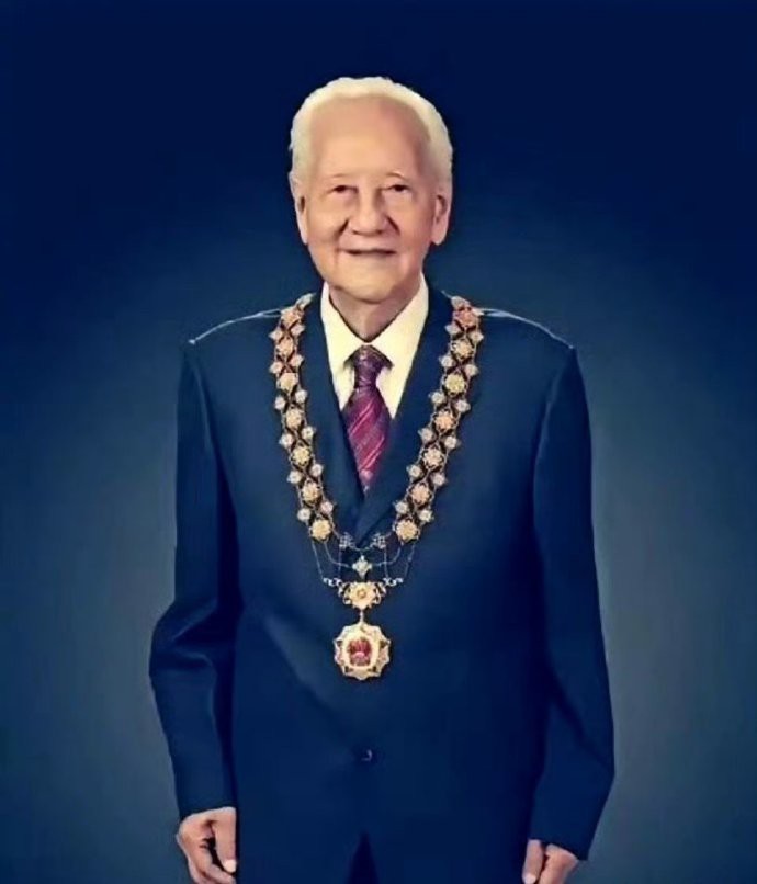 核潜艇之父黄旭华今年100岁了！让我们一起致敬老先生！ 黄旭华老先生，为国家核潜