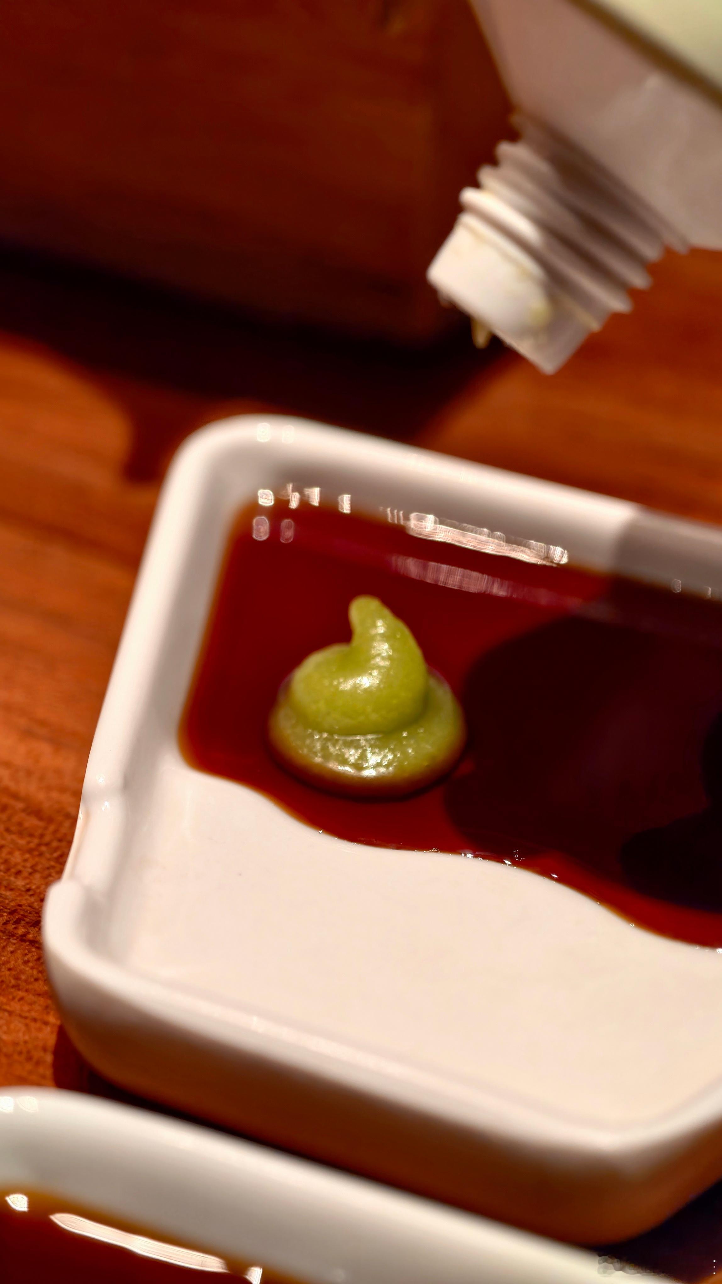 广州有一家日料永远的排队王，没有过多的礼貌用语，店员发自内心的热情招呼你落座，坐