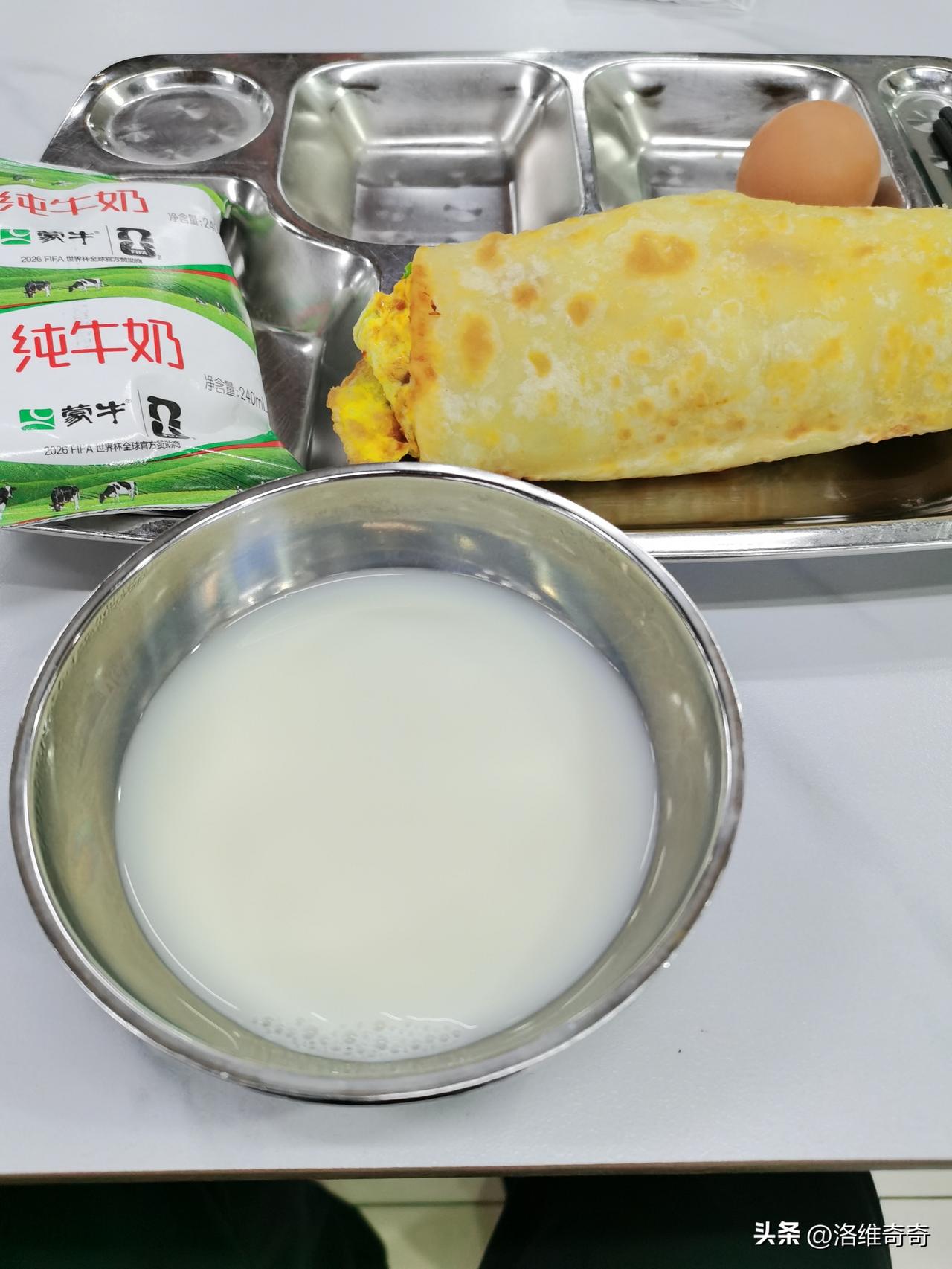 减肥期间发誓只吃一口饭
结果一口接一口，最后摸着肚子感慨：
这嘴巴根本不受大脑管