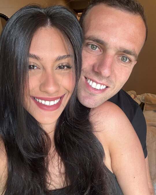 嫂子好！塞鸟获中国国籍 以后是一家人了