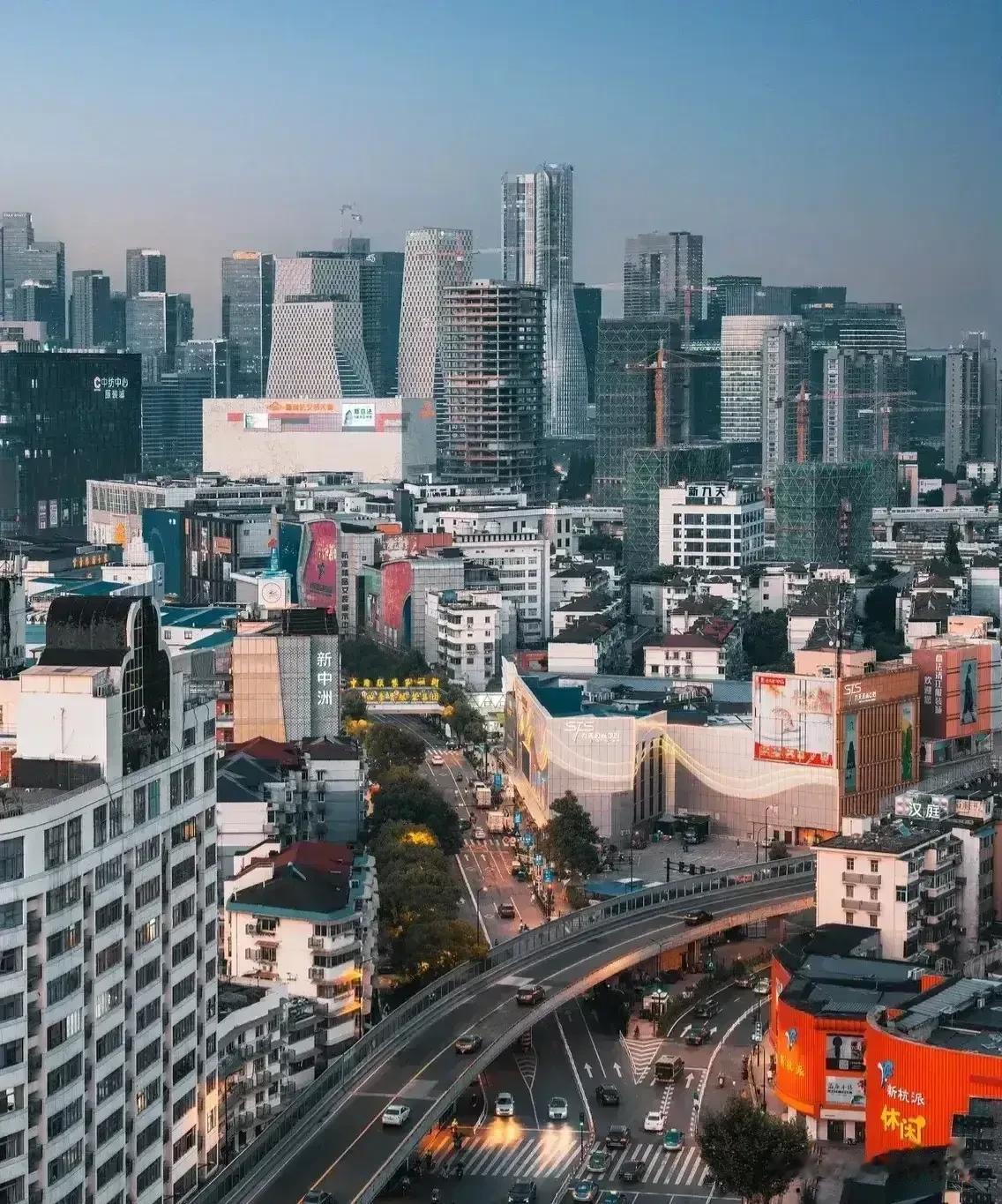 本来以为是纽约 没想到是杭州 真是有国际都市范