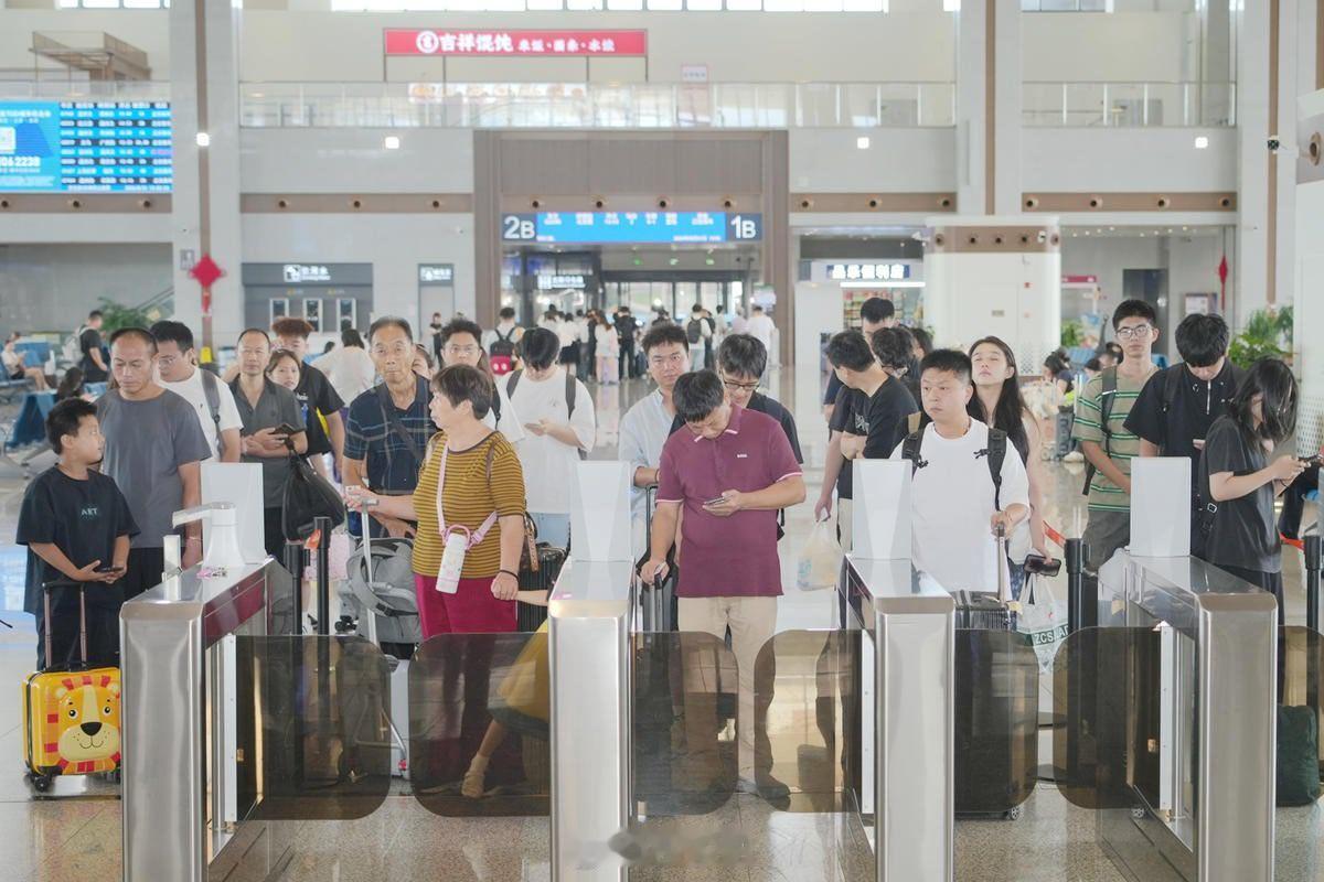 东阳身边事 9月6日，杭温高铁横店站开通运营两周年。2024年9月6日开通运营，